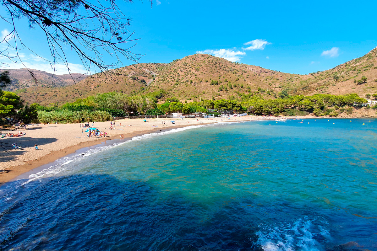 Cala Montjoi, en la bahía de Roses